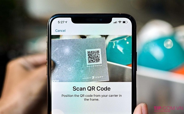 Quét mã QR kích hoạt eSIM Vinaphone trên điện thoại